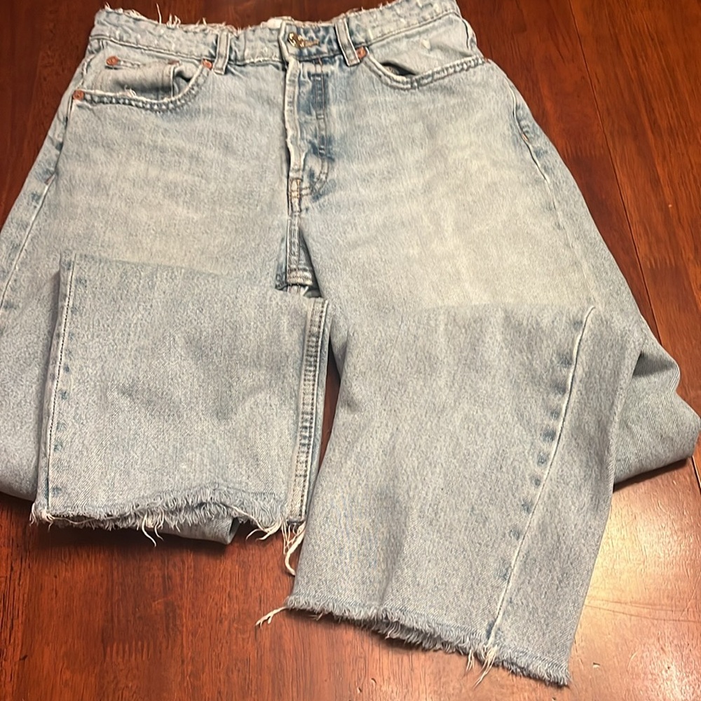 Zara High Waist Jeans size 8 with distressing light wash - Picture 2 of 12